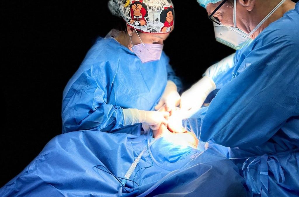 Sacrocolpopexia con malla , paciente con prolapso vaginal. corrige este defecto en paciente se le había realizado una cirugía vaginal previa la cual presento recaída.
